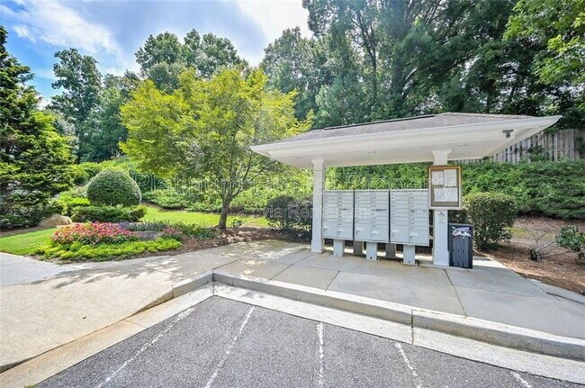 Building Photo - 1751 Bentridge Dr