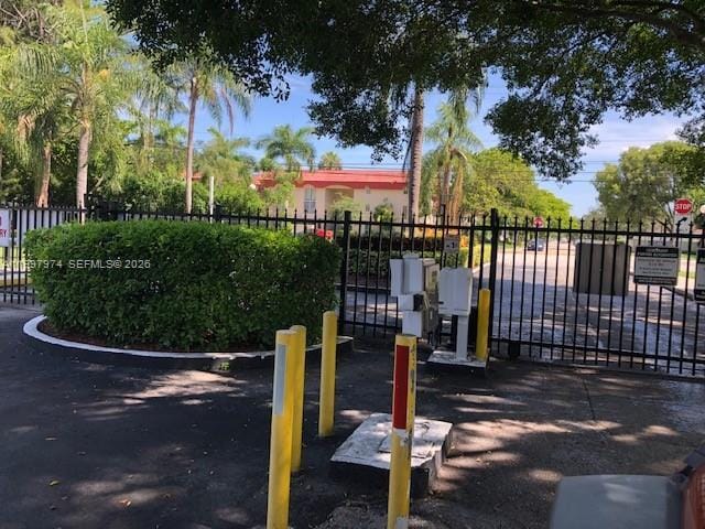 Building Photo - 10854 N Kendall Dr