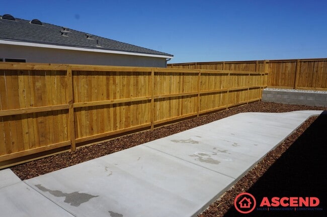 Building Photo - Gorgeous new build home located off 7th St...