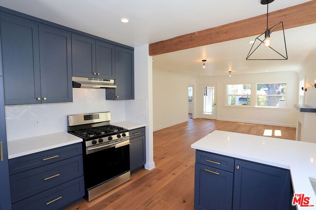 Building Photo - 3835 Hollypark Pl