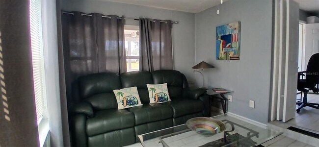 Building Photo - 115 Duxbury Ave