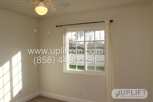 Building Photo - 4 BEDROOM/2 BATHROOM - MIRA MESA