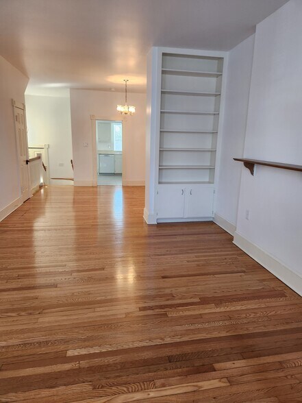 Building Photo - 125 Peyton St