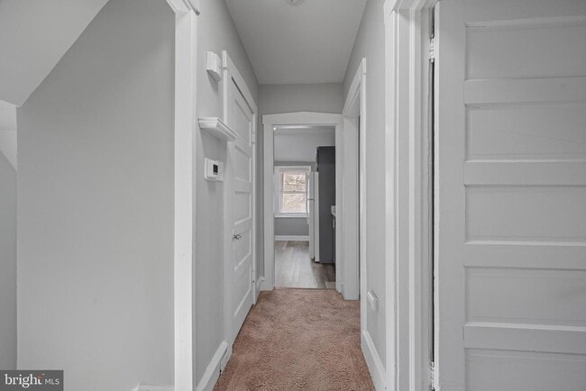 Building Photo - 28 E Holly Ave