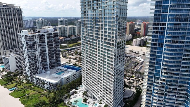 Building Photo - 16901 Collins Ave