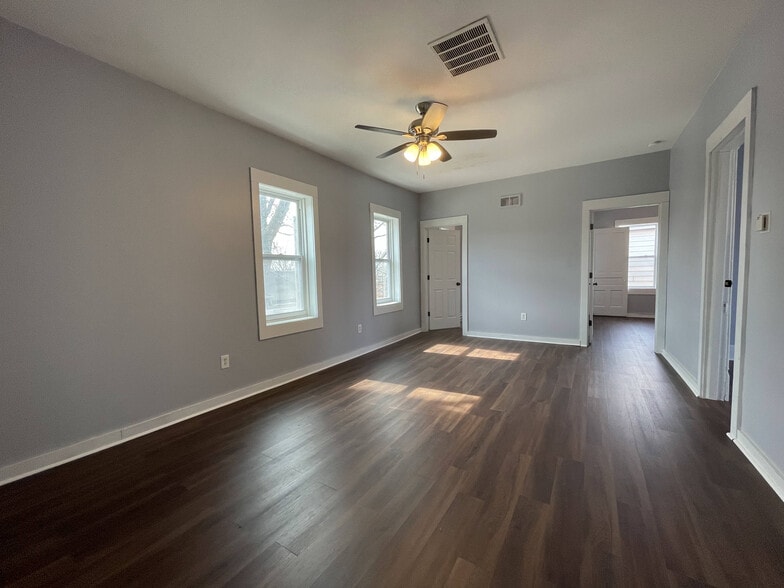 Living Room - 3322 W Branting Ln