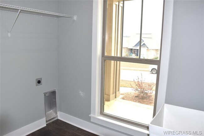 Building Photo - 364 Lakes Dr