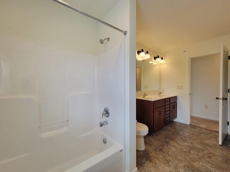 Building Photo - 227 Limestone Dr