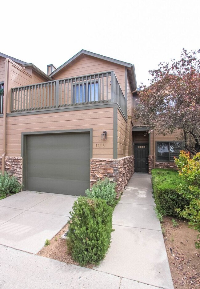 Building Photo - 2 Bedroom Townhouse in Boulder Park