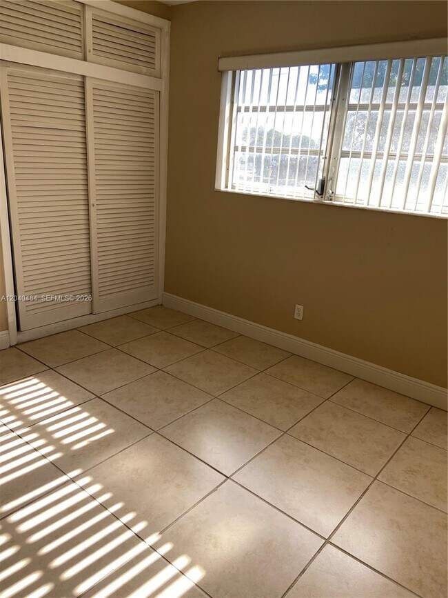 Building Photo - 800 NW 76th Ave