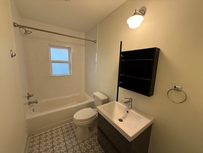 Building Photo - Updated 1 Bedroom for Rent!