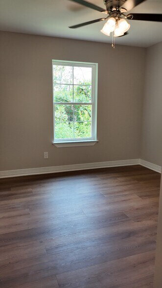 Building Photo - 406 Lake Lamond Rd