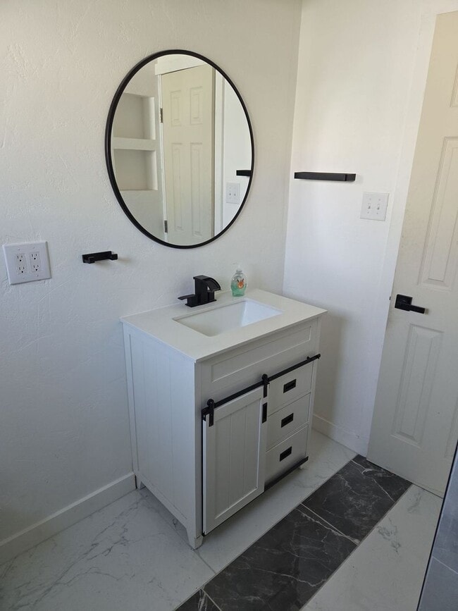 Building Photo - Newly Upgraded 2-Bedroom Home Available Now!