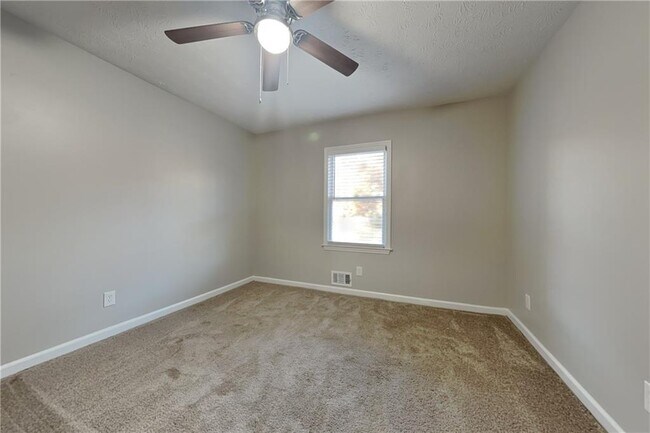 Building Photo - 2201 Whitebluff Way