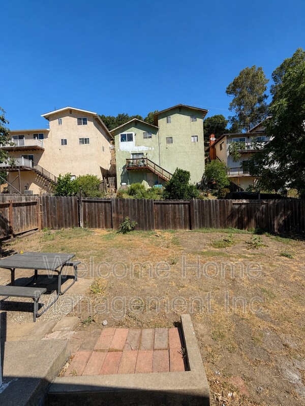 Building Photo - 25 Arreba St