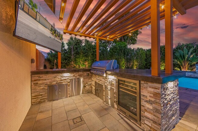 Building Photo - 1558 Wakefield Ave