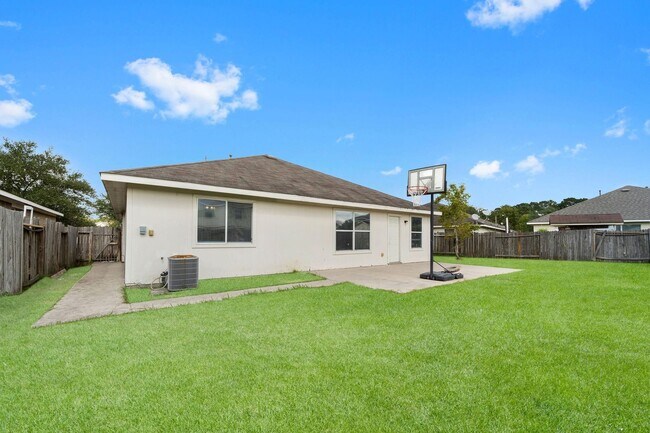 Building Photo - 2530 Fox River Ln