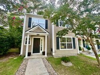 Building Photo - Four Bedroom, End Unit Townhome in the Farm!