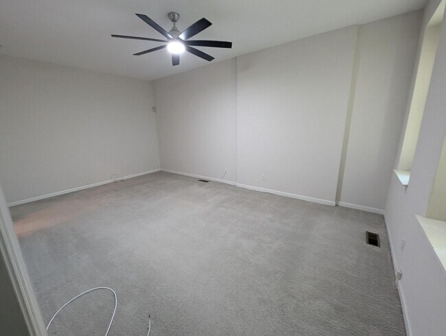 Building Photo - Sunshine on Shaw!