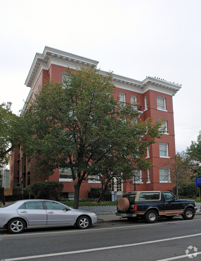 Building Photo - R Street Apartments