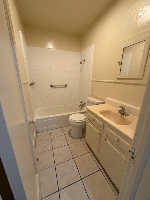 Building Photo - 1116 NW Oak Ave