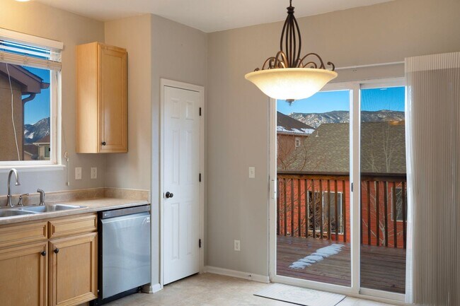 Building Photo - Unparalleled Single-Level Living with Breathtaking Views in D20!