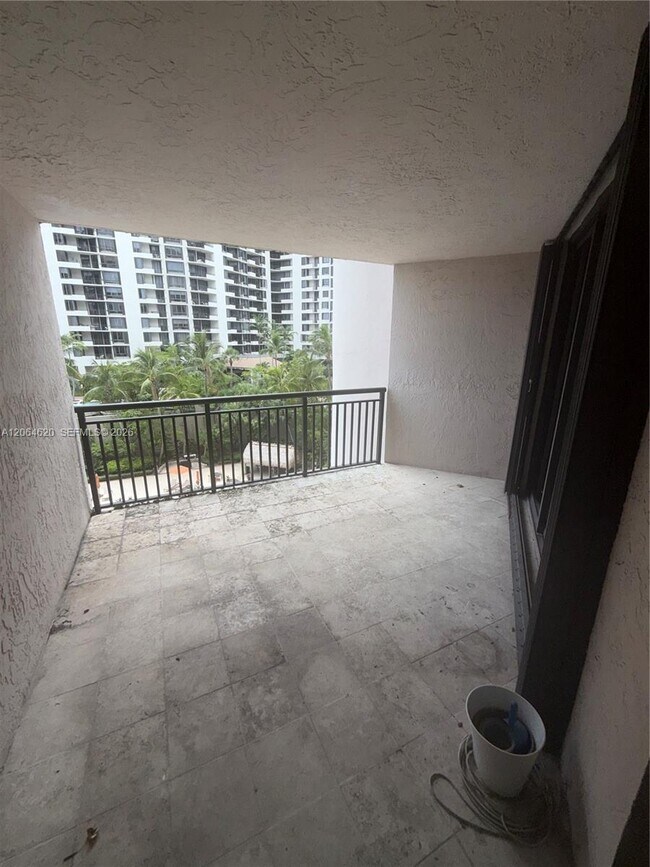 Building Photo - 540 Brickell Key Dr