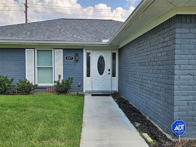 Primary Photo - 327 Gentilly Dr