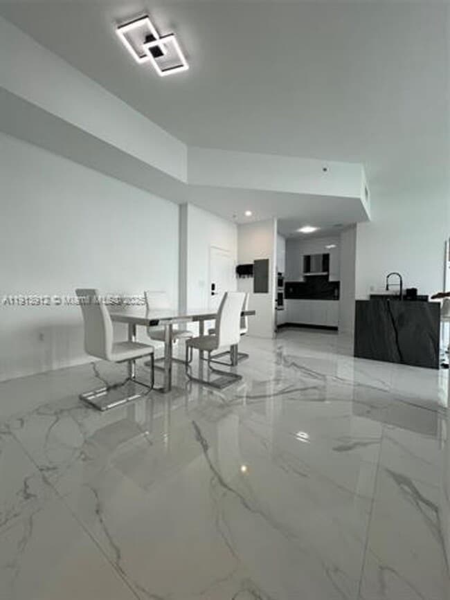 Building Photo - 7910 Harbor Island Dr