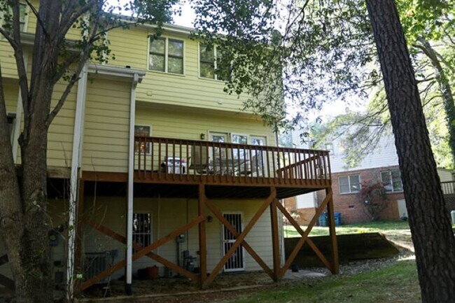 Building Photo - End Unit 3 Bedroom Townhome in Popular Woo...