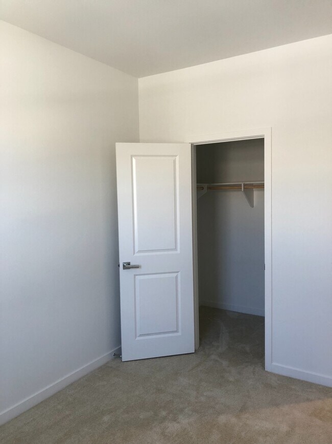 Building Photo - West Creek - 3 bedroom, 2.5 bath Townhome!