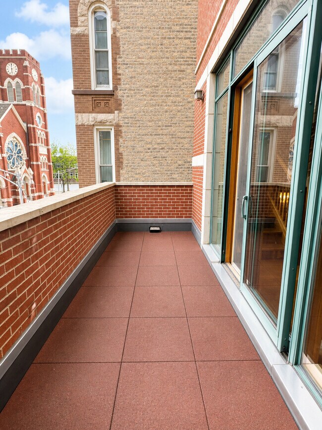 Building Photo - 1644 W Le Moyne St