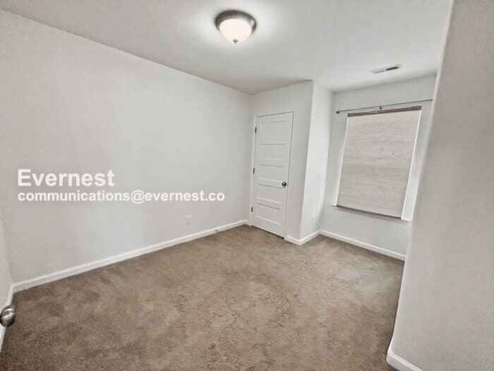 Building Photo - 102 Ridgeway St