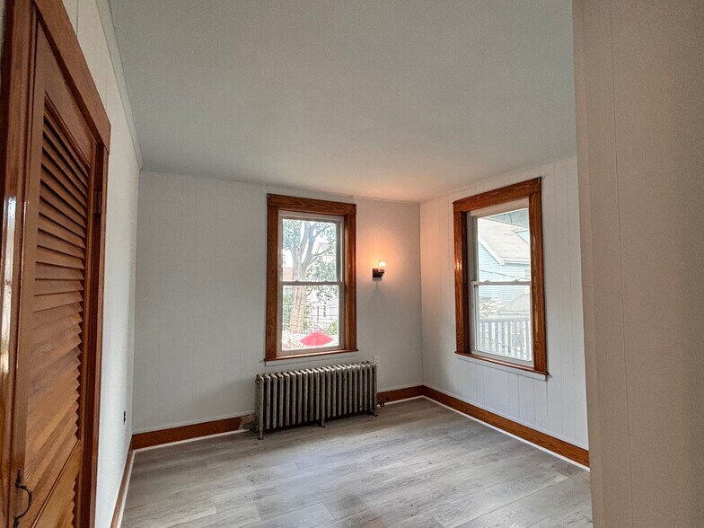 Building Photo - 122 Aldrich St