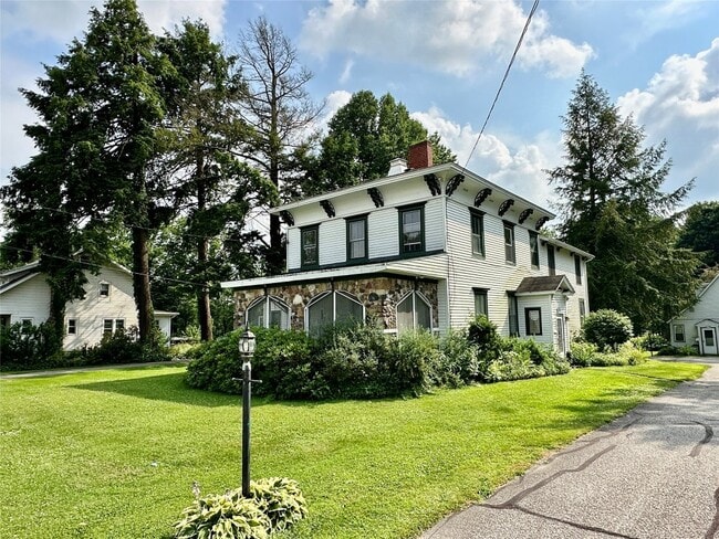 Building Photo - 336 Meadville St