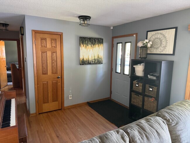 Front Door Entryway - 108 Bluwood Ave