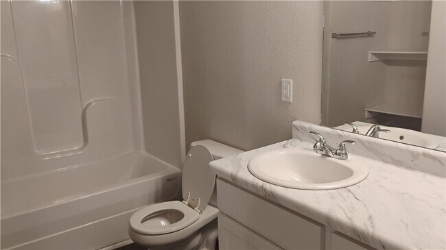 Building Photo - 1701 Forest Dr