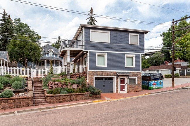 Building Photo - Charming 3-Bed, 2-Bath Home in Manitou Spr...