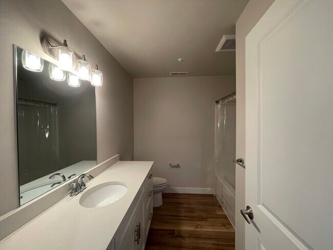 Building Photo - 430 S 2nd St