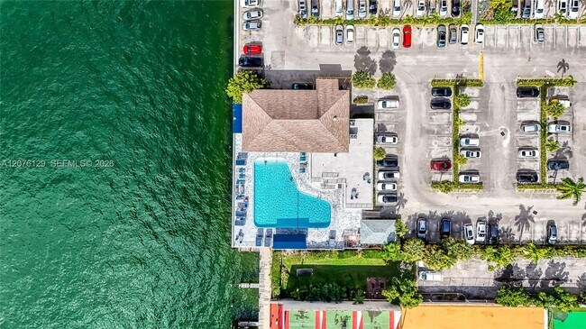 Building Photo - 1833 S Ocean Dr