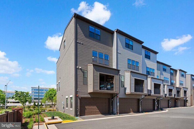 Building Photo - 12998 Hattontown Square