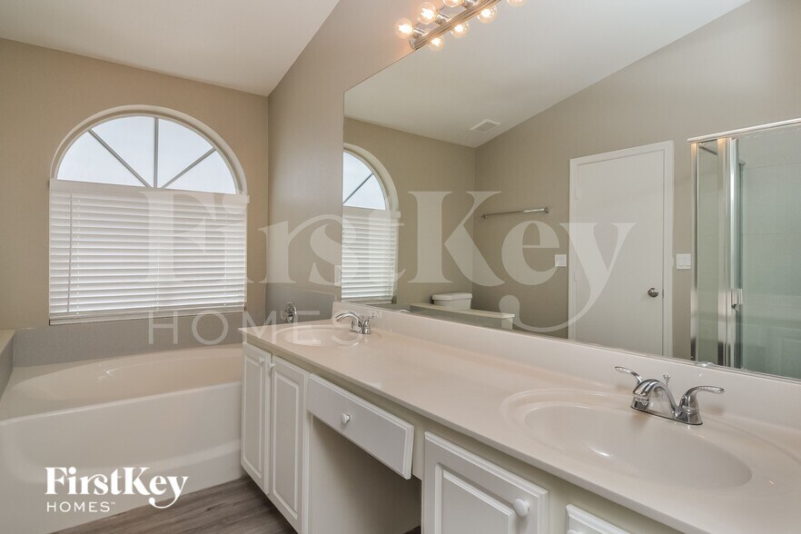 Building Photo - 3741 White Angel Dr