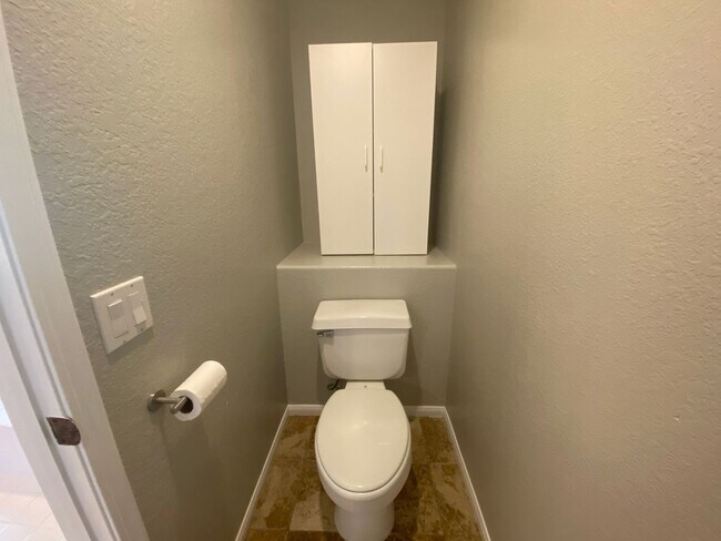 Building Photo - Stunning 4 bedroom Home with a Pool locate...