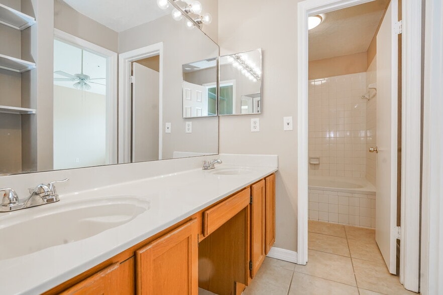 Building Photo - 1091 Brielle Ct