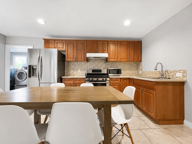 Building Photo - 2818 Normandie Ave
