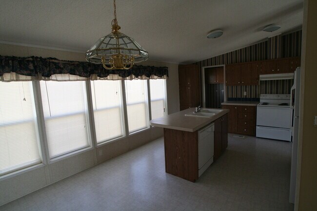 Building Photo - 2747 Olivine St