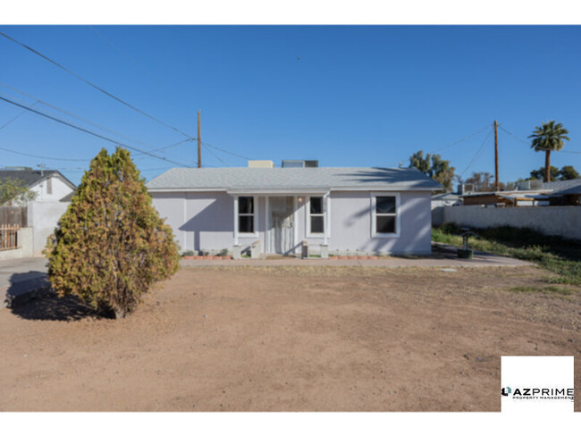 Building Photo - Charming 2/1 Phoenix House in a Prime Loca...