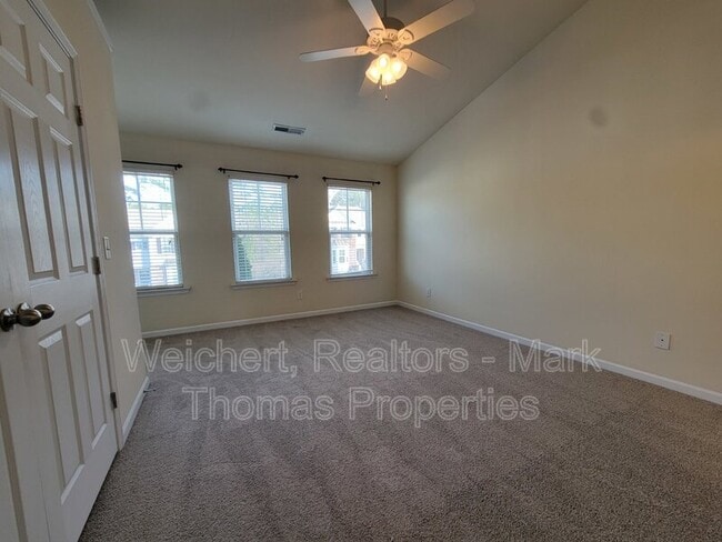 Building Photo - 100-251 Stratford Lakes Dr