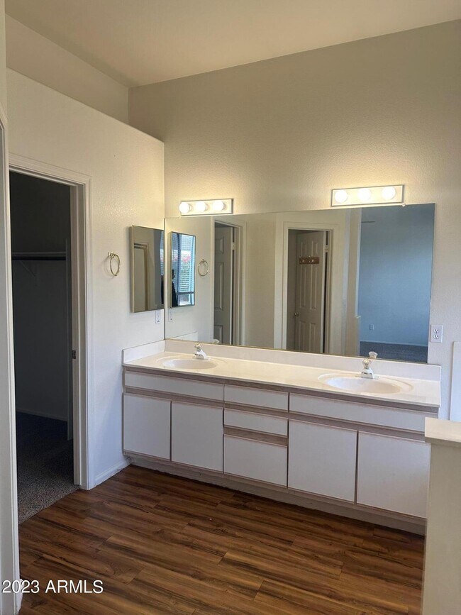 Building Photo - 2613 S 157th Dr