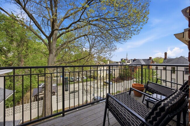 Building Photo - 261 S Limestone